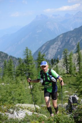 Photographe de trail running en Suisse : coureur devant le Catogne