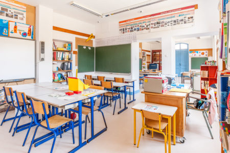 Photographe architecture en Savoie pour une collectivité : une salle de classe de l'école de Saint-Nicolas-la-Chapelle, en Val d'Arly