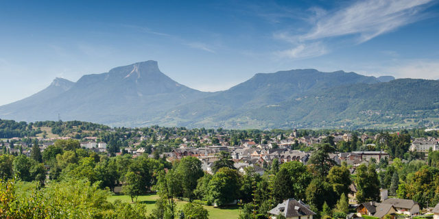Photographe en décoration de bureaux dans les Alpes : le Granier et le massif de la Chartreuse depuis Challes-les-Eaux
