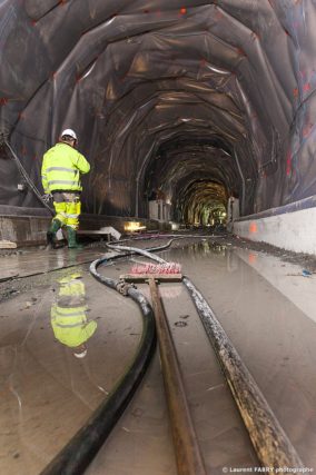 photographe industriel en Auvergne Rhône Alpes : humidité maximale au sol du tunnel du Siaix