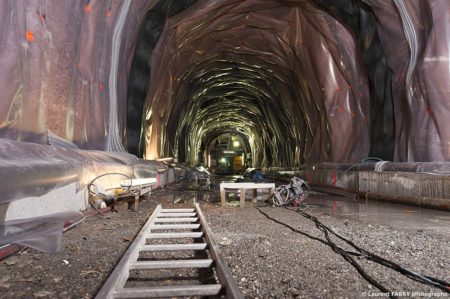 photographe industriel en Auvergne Rhône Alpes : la galerie de secours du tunnel du Siaix