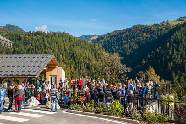 Photographe architecture en Savoie pour une collectivité : inauguration du bâtiment communal