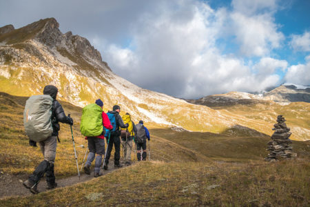 Photographe sport de montagne outdoor en Vanoise : passage près d'un cairn