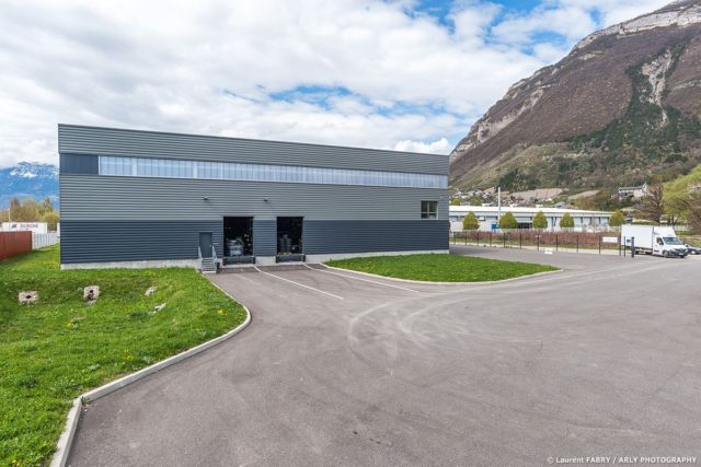 photographe industrie automobile, bâtiment de logistique de pneus en Auvergne Rhône Alpes