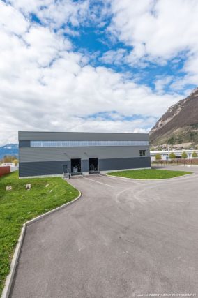 photographe industrie automobile, bâtiment de logistique de pneus en Pays de Savoie