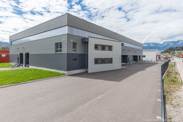 photographe industrie automobile, bâtiment de logistique de pneus en Savoie