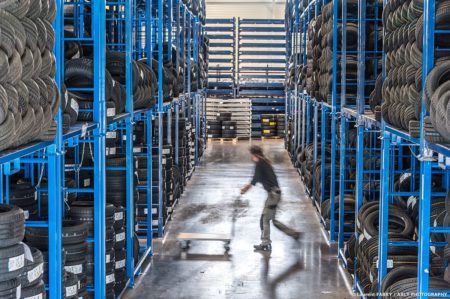 photographe industrie automobile, entrepôt de logistique de pneus en Auvergne Rhône Alpes