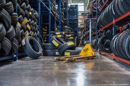 Photographe Industrie Automobile, Logisticien Du Pneu En Savoie