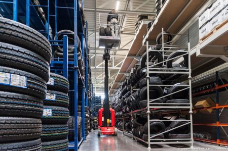 photographe industriel en Savoie, chez un logisticien du pneu