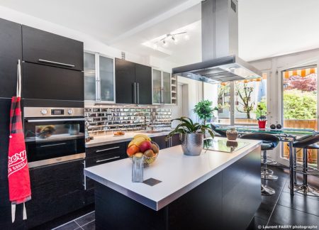 Photographe immobilier pour un appartement à Chambéry : la cuisine