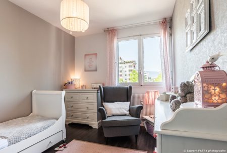 Photographe immobilier pour un appartement à Chambéry : la chambre enfant