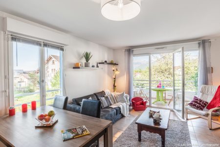 Photographe Immobilier Pour Un Appartement Près D'Annecy : Le Salon Salle à Manger