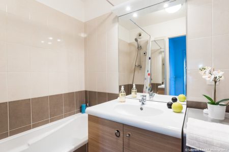 Photographe immobilier pour un appartement près d'Annecy : la salle de bain
