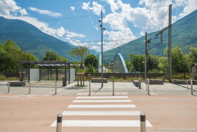 Parvis de la gare de Saint-Avre (Savoie), réalisation EVS : reportage photo professionnel