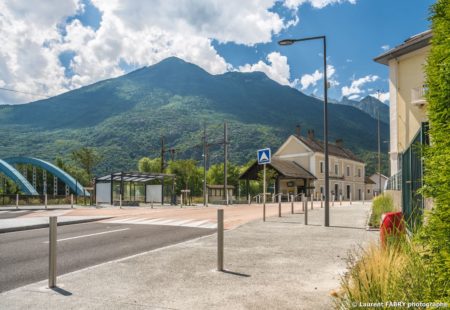 Parvis de la gare de Saint-Avre (Savoie), réalisation EVS : reportage urbanisme en Maurienne