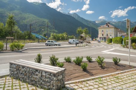 Parvis de la gare de Saint-Avre (Savoie), réalisation EVS : photographe professionnel en reportage