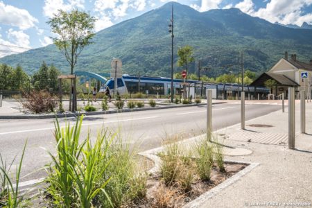 Parvis de la gare de Saint-Avre (Savoie), réalisation EVS : reportage photo