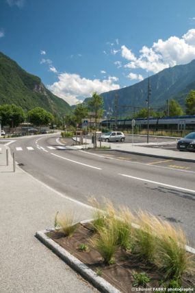 Parvis de la gare de Saint-Avre (Savoie), réalisation EVS