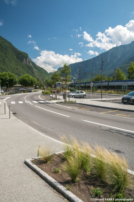 Parvis de la gare de Saint-Avre (Savoie), réalisation EVS