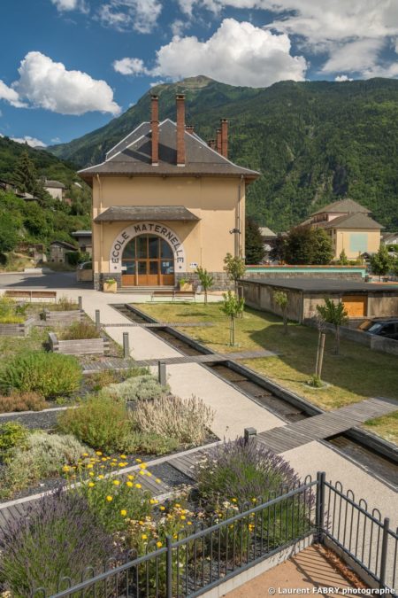 Photographe Sur Des Aménagements Urbains En Maurienne