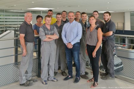 Portrait de groupe pour l'équipe commerciale et technique de la concession Man Truck & Bus Center de Chignin