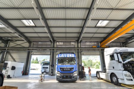 A l'intérieur du centre de maintenance pour véhicules de transport routier Man Truck & Bus Center