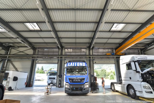 A l'intérieur du centre de maintenance pour véhicules de transport routier Man Truck & Bus Center