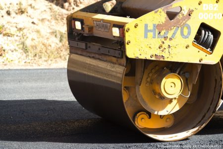 Photographe professionnel BTP Rhône-Alpes : chantier Colas, pose d'enrobé sur la RD809
