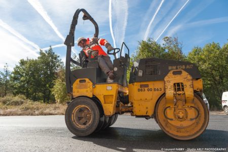 Photographe professionnel BTP Rhône-Alpes : chantier Colas, pose d'enrobé sur la RD809