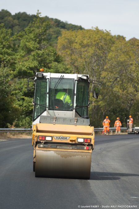 Photographe professionnel BTP Rhône-Alpes : chantier Colas, pose d'enrobé sur la RD809