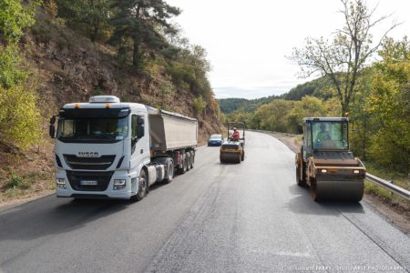 Photographe professionnel BTP Rhône-Alpes : chantier Colas, pose d'enrobé sur la RD809
