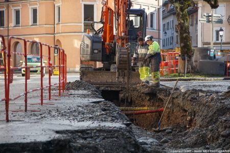 photographe BTP en Savoie : réseaux (Martoïa et Basso) sur la place de l'hôtel de ville à Ugine