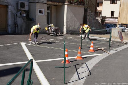 Photographe BTP En Savoie : Marquage Au Sol (POM) Sur La Place De L'hôtel De Ville à Ugine