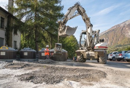 photographe BTP en Savoie : conteneurs semi-enterrés (Eiffage) sur la place de l'hôtel de ville à Ugine