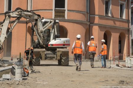 photographe BTP en Savoie : fond de forme (Eiffage) sur la place de l'hôtel de ville à Ugine