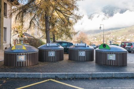 photographe BTP en Savoie : conteneurs semi-enterrés (Eiffage) sur la place de l'hôtel de ville à Ugine