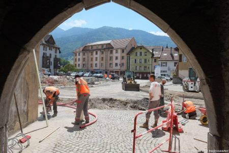 photographe BTP en Savoie : pavés (EVS) sur la place de l'hôtel de ville à Ugine