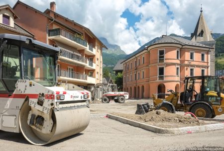 photographe BTP en Savoie : fond de forme (Eiffage) sur la place de l'hôtel de ville à Ugine