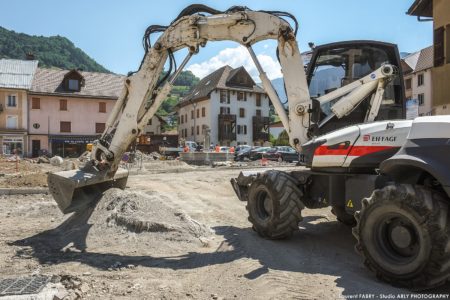 photographe BTP en Savoie : fond de forme (Eiffage) sur la place de l'hôtel de ville à Ugine