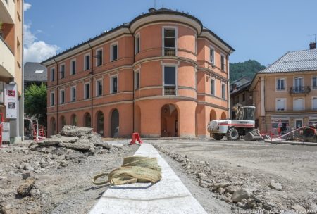 photographe BTP en Savoie : fond de forme (Eiffage) sur la place de l'hôtel de ville à Ugine