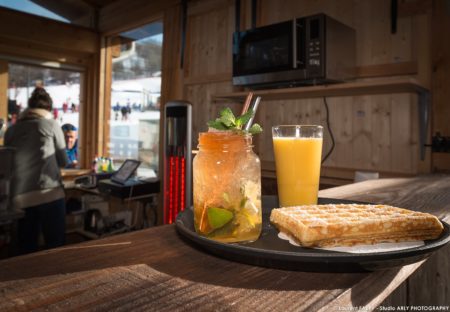 Photographe Hôtel 3 Vallées : Plateau Gaufre Et Cocktail Au Snack