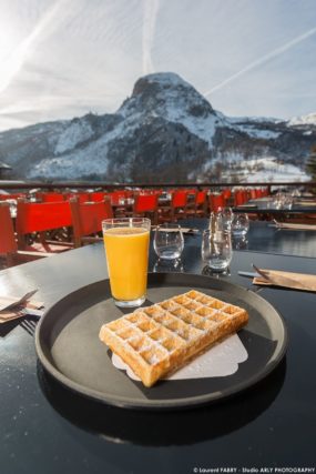 Photographe hôtel 3 Vallées : plateau gaufre en terrasse