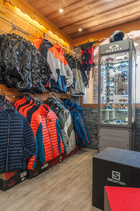 Photographe immobilier et commerces dans les Alpes (73) : intérieur d'un commerce de ski en station