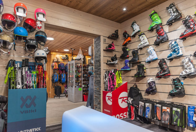 Photographe magasin de ski dans les Alpes (73) : intérieur du Skiset Doucy