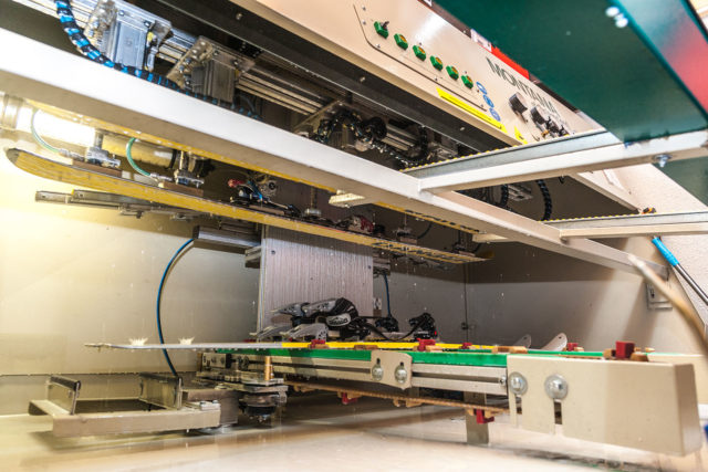 Photographe magasin de ski dans les Alpes (73) : entretien des skis en machine à commande numérique