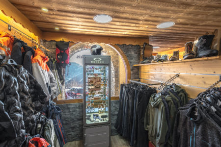 Photographe immobilier et commerces en Savoie (73) : vêtements chauds de ski