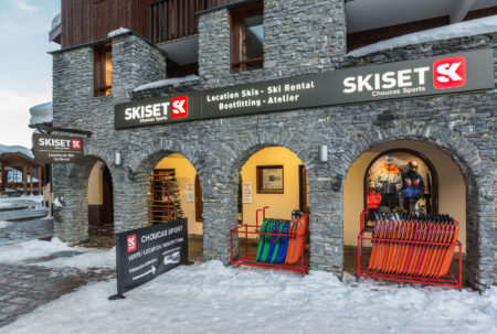 Photographe immobilier et commerces en station : la façade du magasin Skiset