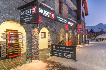 Photographe Magasin De Ski Dans Les Alpes : Entrée De La Boutique