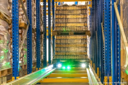 Entrepôt logistique dans une usine agroalimentaire en Savoie