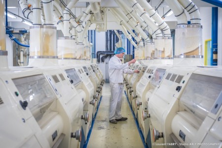 Reportage photo industrie agroalimentaire à Chambéry (73) : contrôle qualité dans la meunerie